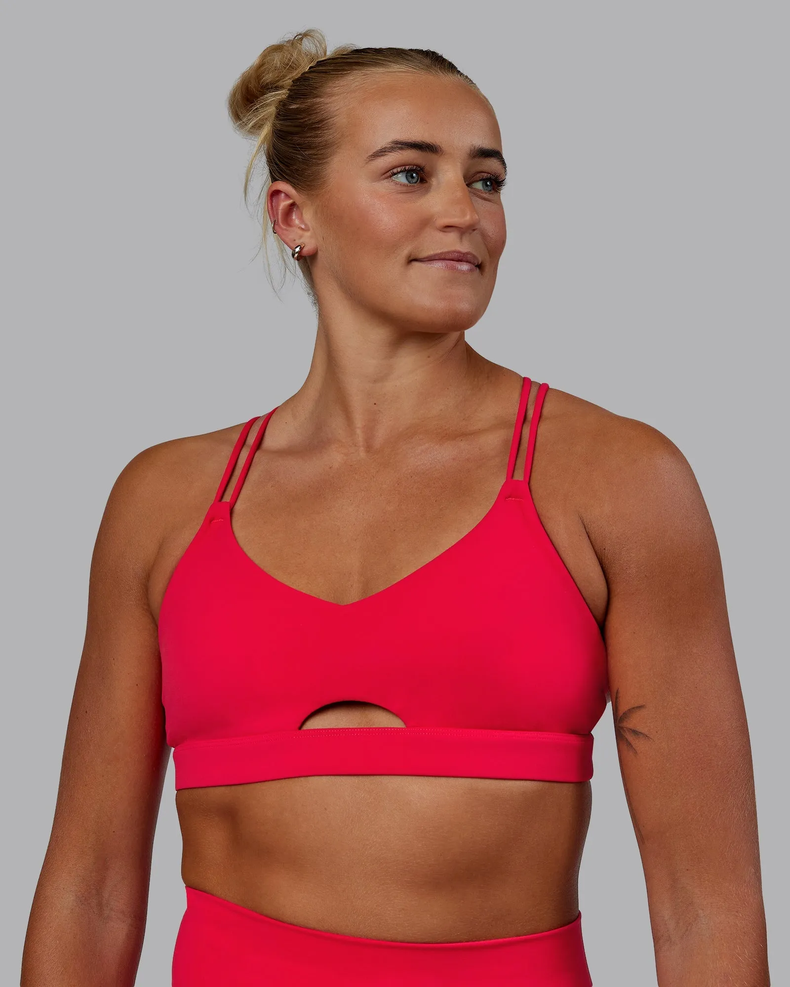 Pursue Sports Bra - Scarlet